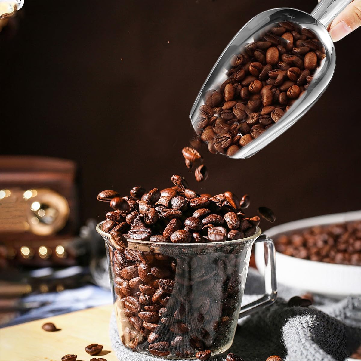 Metal Ice Scoop,Kitchen Ice Scooper for Ice Maker,Stainless Steel Small Ice Scooper for Freezer,Kitchen Gadgets Cookie Flour Pet Dog Food Scoop (Curved handle silver, 6OZ)