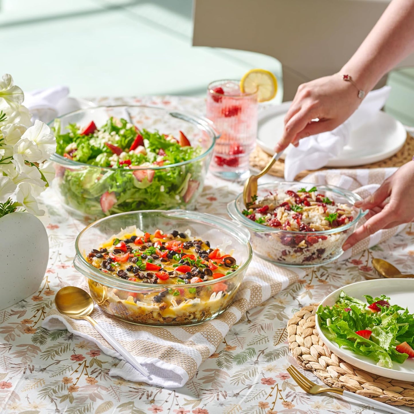 6-Piece Glass Tureen Dishes for Oven - Durable Borosilicate Glass Bakeware Set with Lids, Microwave Safe, Versatile Round Covered Baking Dishes. Clear Lead-Free Casserole Cookware.