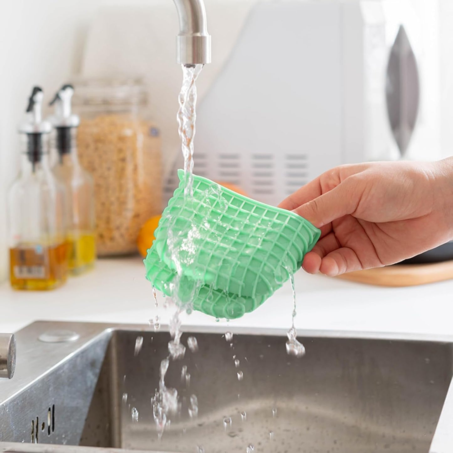 Mini Silicone Oven Mitts Set, Oven Mitts Heat Insulation, Oven Gloves for Kitchen Cooking and Baking, Protecting Fingers Mini Oven Hand Clips are Sold in Pairs (Square-Green)