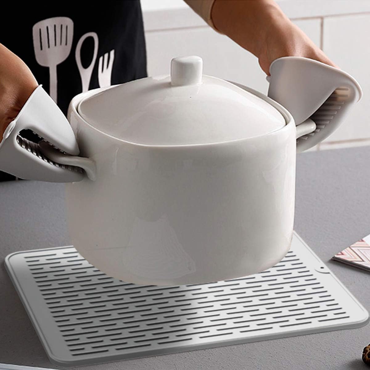 Silicone Dish Drying Mat for Multiple Usage,Easy clean,Eco-friendly,Super Sturdy Silicone Dish Drying Mat and Trivet, Dishwasher Safe, Heat Resistant (Gray, M 15.7×11.8inch)