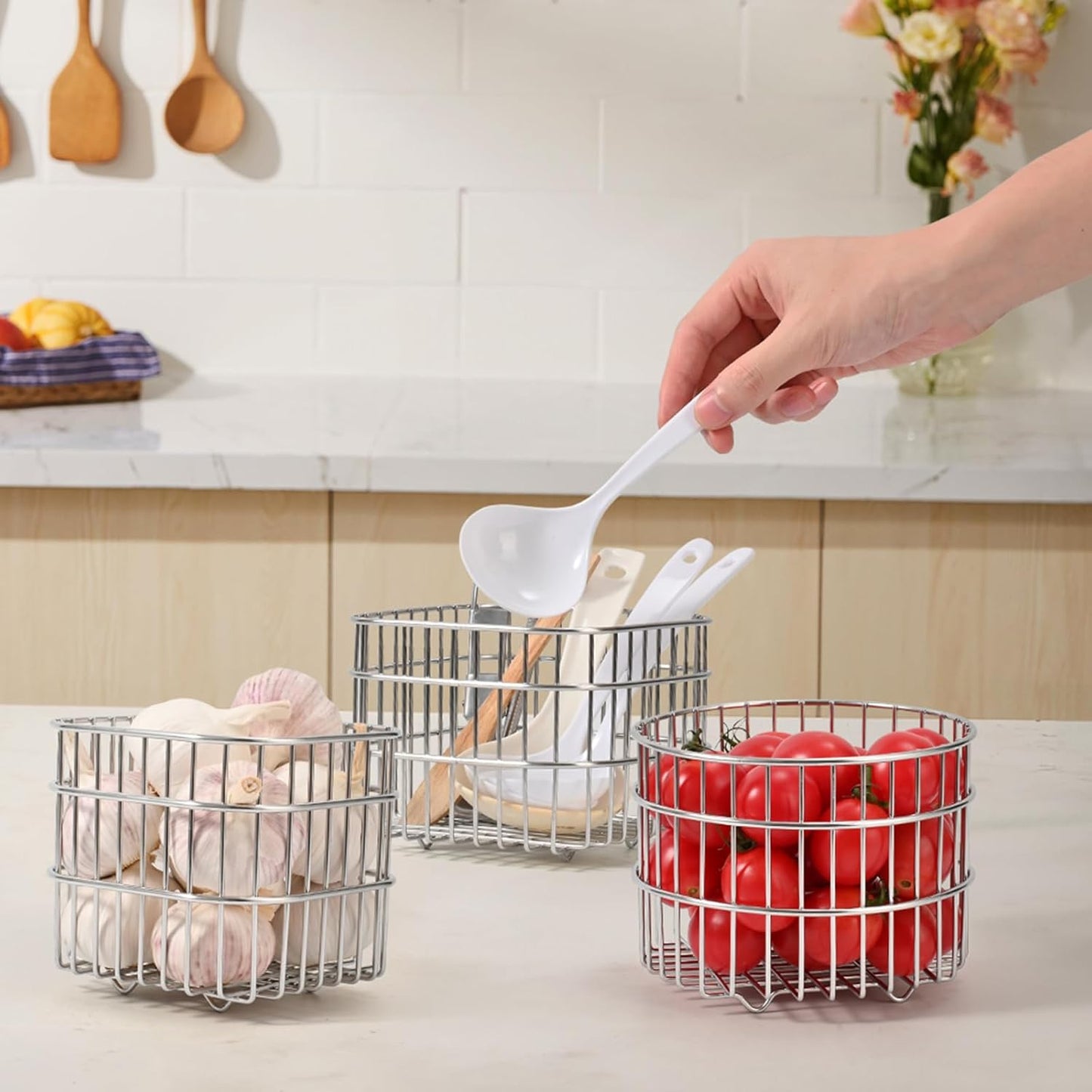 304 Stainless Steel Wire Mesh Fruit Basket Colander, 2.5L Countertop Storage Organizer for Fruits, Vegetables, Snacks.6.3 x 6.3 x 3.94 in (16cm,Rounded Square)