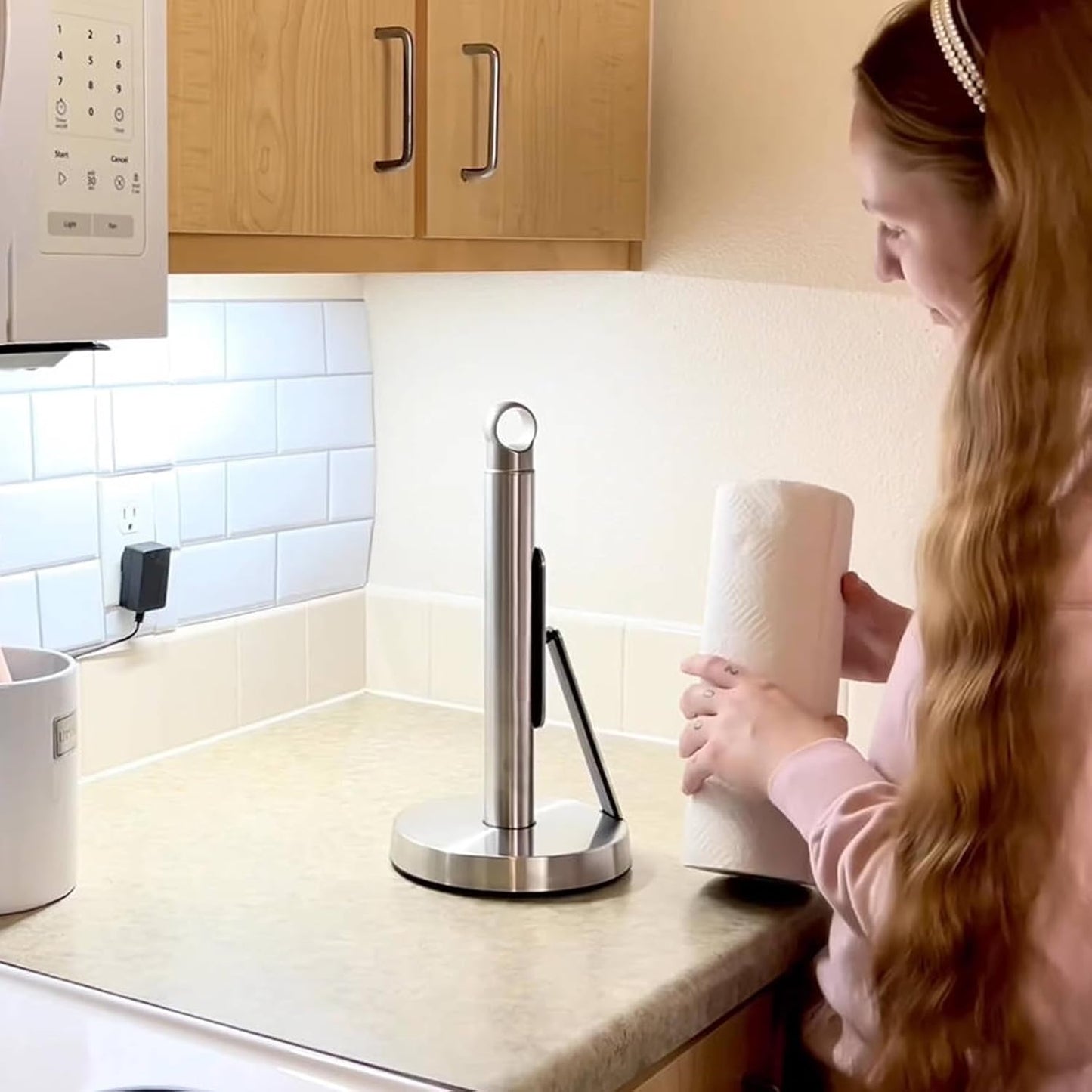 theaoo Heavy-Duty Stainless Steel Paper Towel Holder with Tension Arm – Easy One-Handed Tear, Modern Standing Countertop Dispenser for Kitchen, Holds All Paper Towel Rolls (1, Silver)