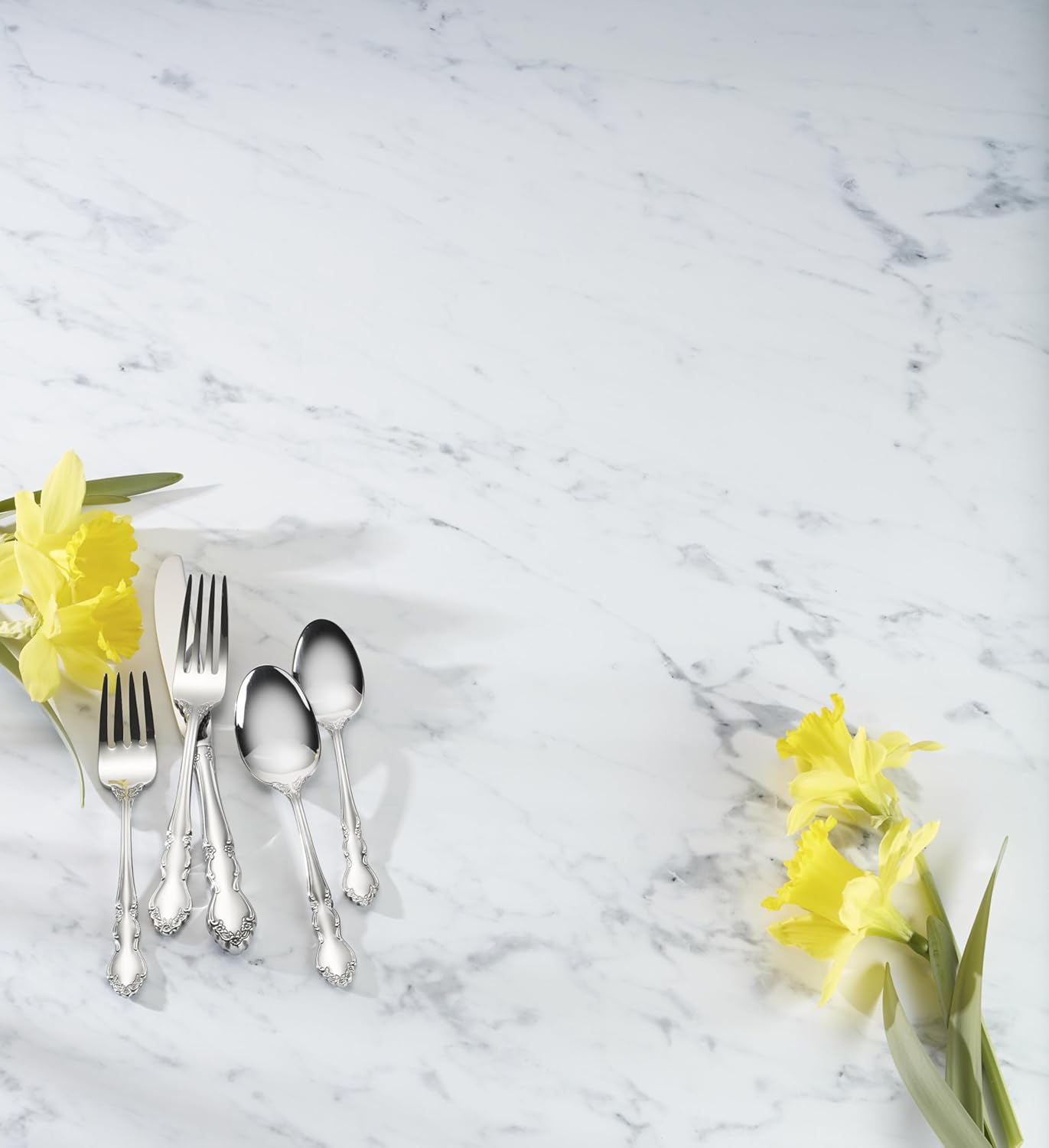 Oneida Dover Fine Flatware Dinner Knives, Set of 4 , 18/10 Stainless Steel, Silverware Set, Dishwasher Safe