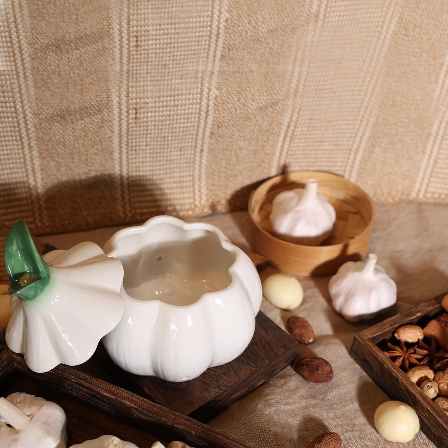 TOIVO Garlic Keeper for Counter，with Lid and Holes GarlicSaver,Garlic Holder Storage Container toKeep (white)