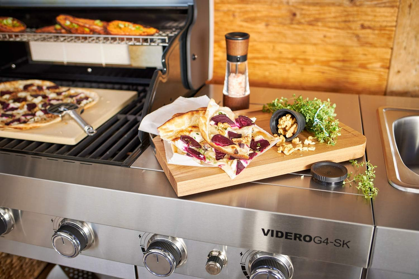 Rösle 12718 Stainless Steel Round-Handle Pizza Cutter Wheel with Thumb Leverage 7.9 in.