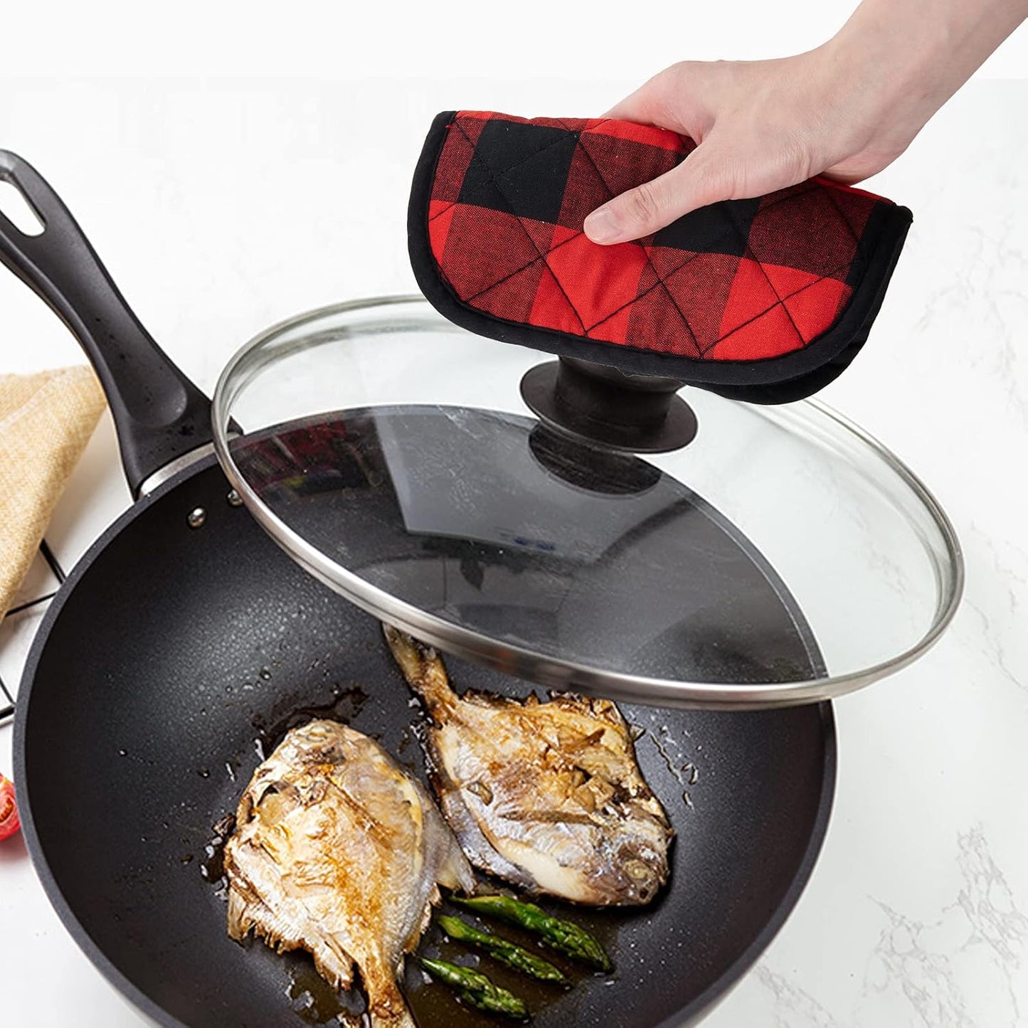 Joyhalo 4 Pack Pot Holders for Kitchen,Cotton Oven Holder with Great Heat Resistance,Non Slip Hot Pads for Kitchen Clearance,Black and Red