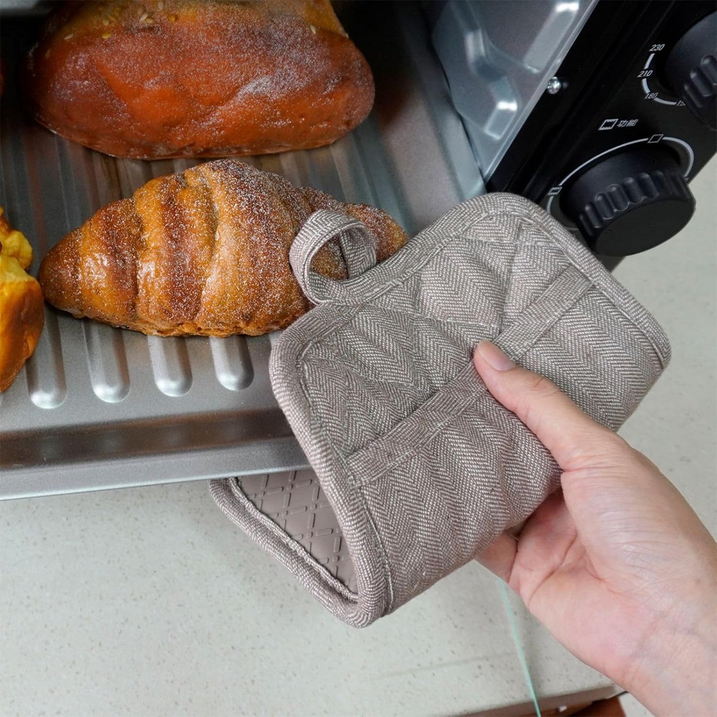 Pot Holders Yarn-Dyed Set of 3 Non Slip Silicone Kitchen Lines Heat Resistant 500℉ Kitchen Gloves BBQ Cooking Baking Cooking Barbecue Microwave Machine Washable (Khaki Pot Holders)
