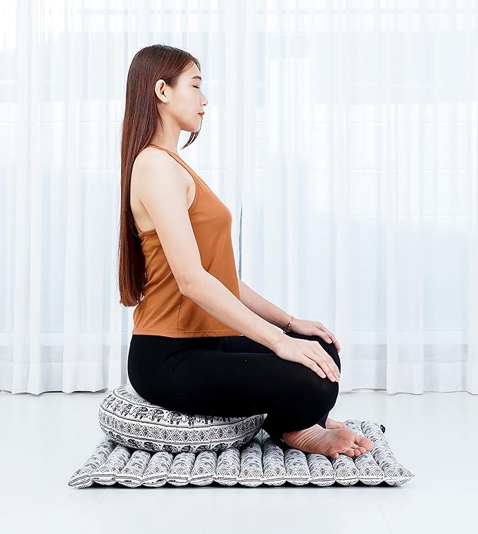 Leewadee Meditation Cushion Set – 1 Round Zafu Meditation Pillow and 1 Square Roll-Up Zabuton Meditation Mat, Pillows Bundle Filled with Kapok