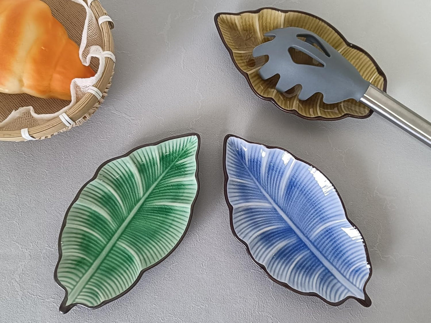 Ceramic Spoon Rest for Stove Top, Ice Cracks Leaf Cute Spoon Rest for Kitchen Counter, Cooking Spoon Holder for Kitchen Counter, Utensil Rest Spatula Rest Ladle Holder Tong Rest, 1 PC (B, Sapphire)