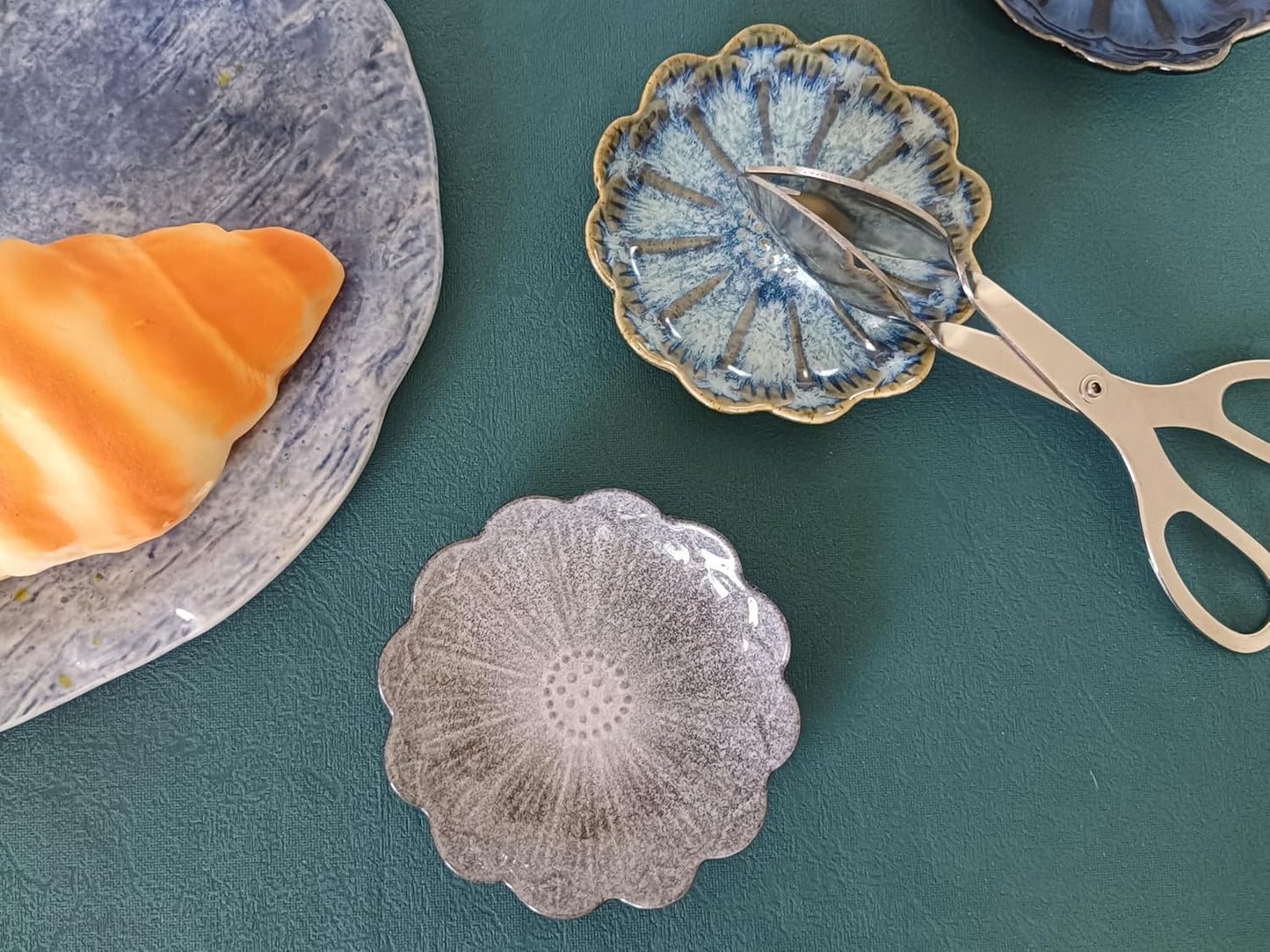 Ceramic Spoon Rest for Stove Top, Flower Cute Spoon Rest for Kitchen Counter, Cooking Spoon Holder for Kitchen Counter, Utensil Rest Spatula Rest Ladle Holder Tong Rest, 1 PC (Retro Volcanic Ash Gray)